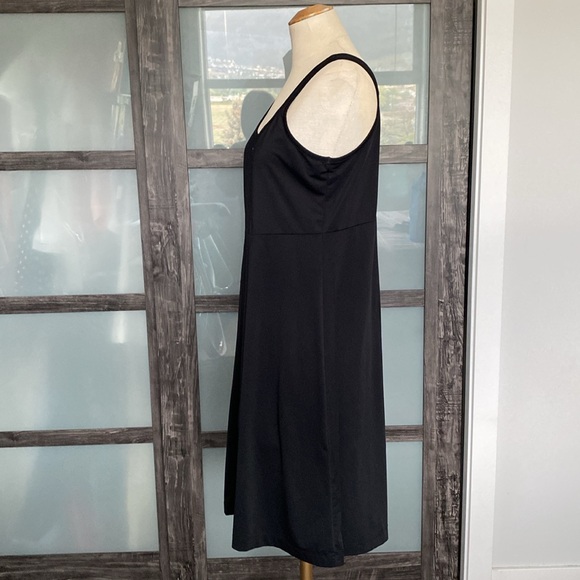 Columbia Sportswear Freezer III black dress. Perfect for days by the water. M🖤 - Picture 4 of 15